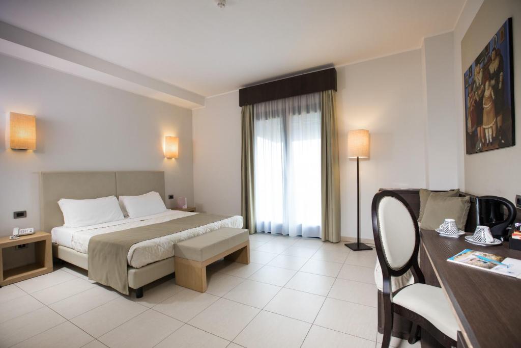 Postel nebo postele na pokoji v ubytování Lu' Hotel Carbonia