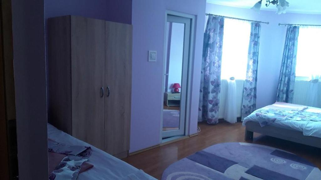 Casa Liana - Family Room With Private Bathroom