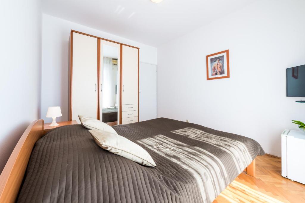 Amazing view Apartment and Rooms Dragan - 12