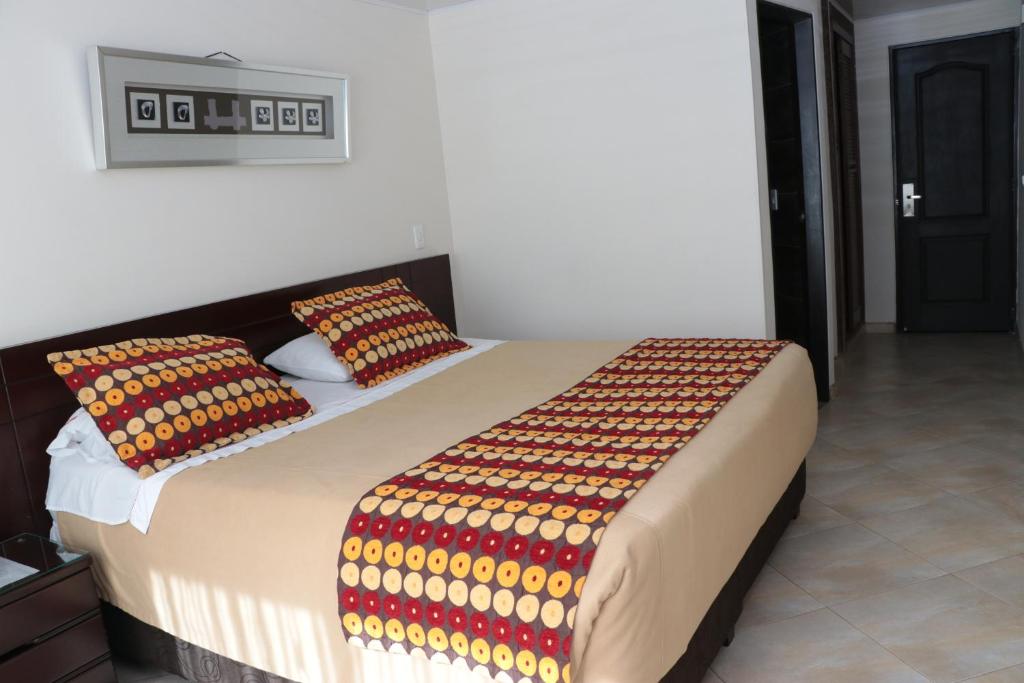 Postel nebo postele na pokoji v ubytování Hoteles Bogotá Inn Lago Chico Zona Rosa