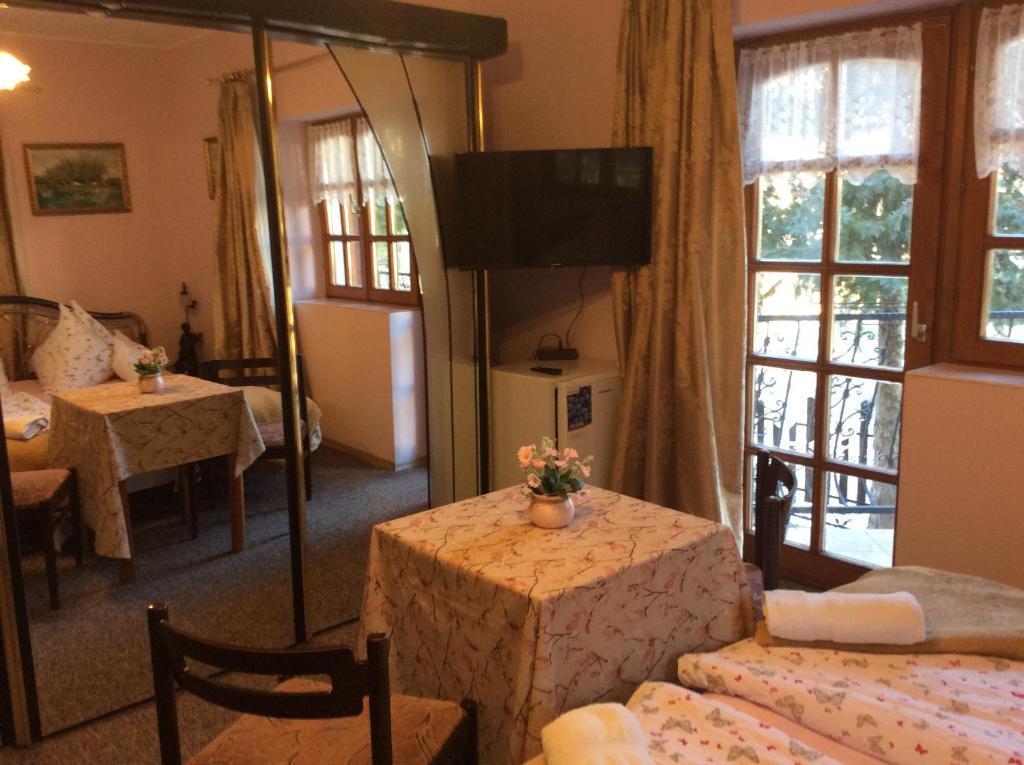 A bed or beds in a room at Ilona Kis Kastély Panzió