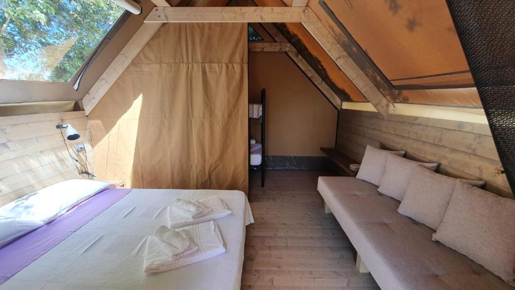 Postel nebo postele na pokoji v ubytování Agricamping La Gallinella