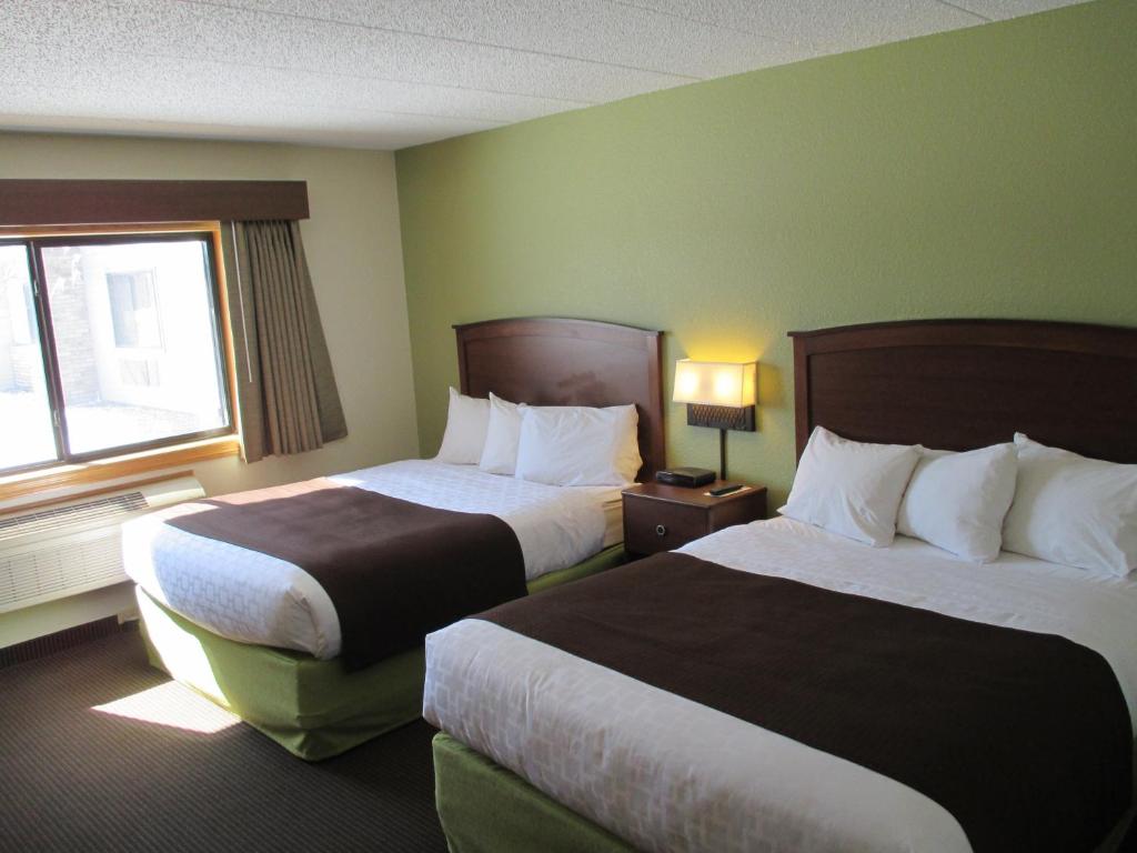 Cobblestone Hotel & Suites - Wisconsin Rapids - 