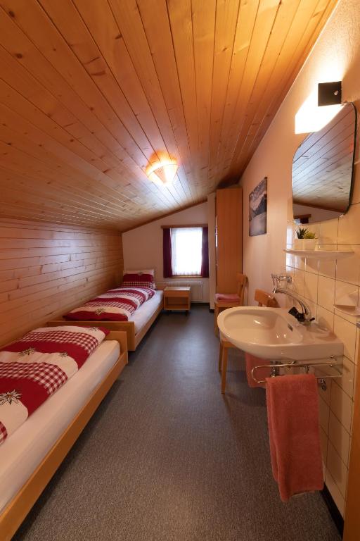 Postel nebo postele na pokoji v ubytování Apartments Saasunia