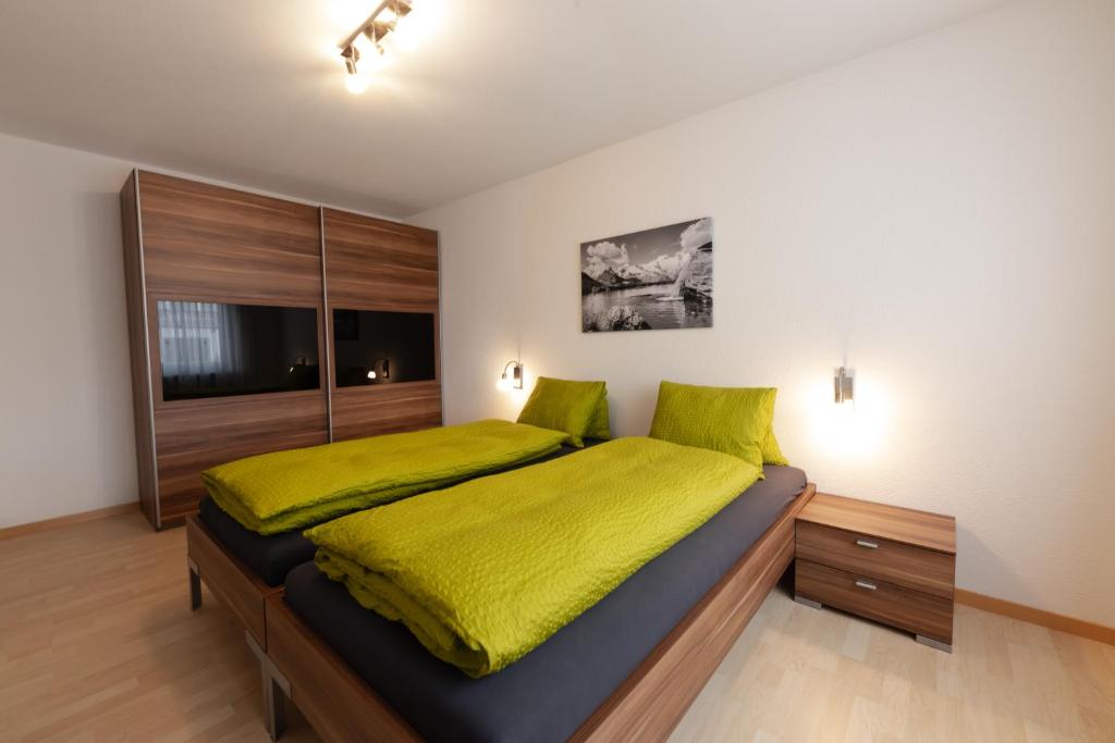 Postel nebo postele na pokoji v ubytování Apartments Saasunia