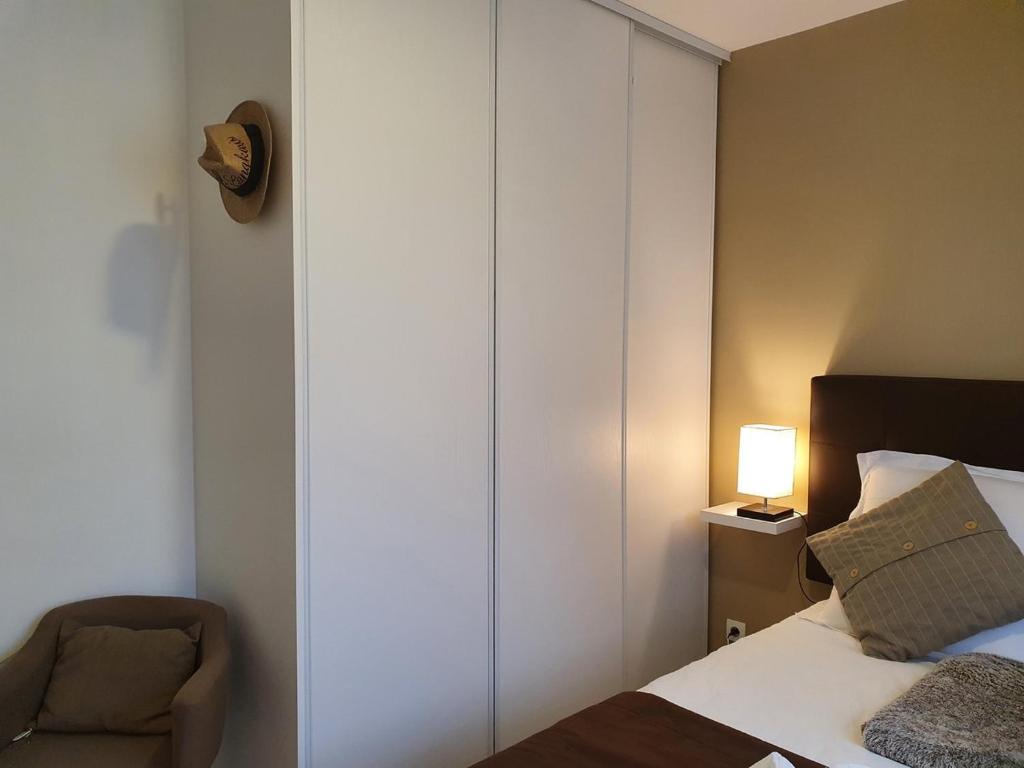 LA MARINA-Center-Parking-StationtoParis - Double Room