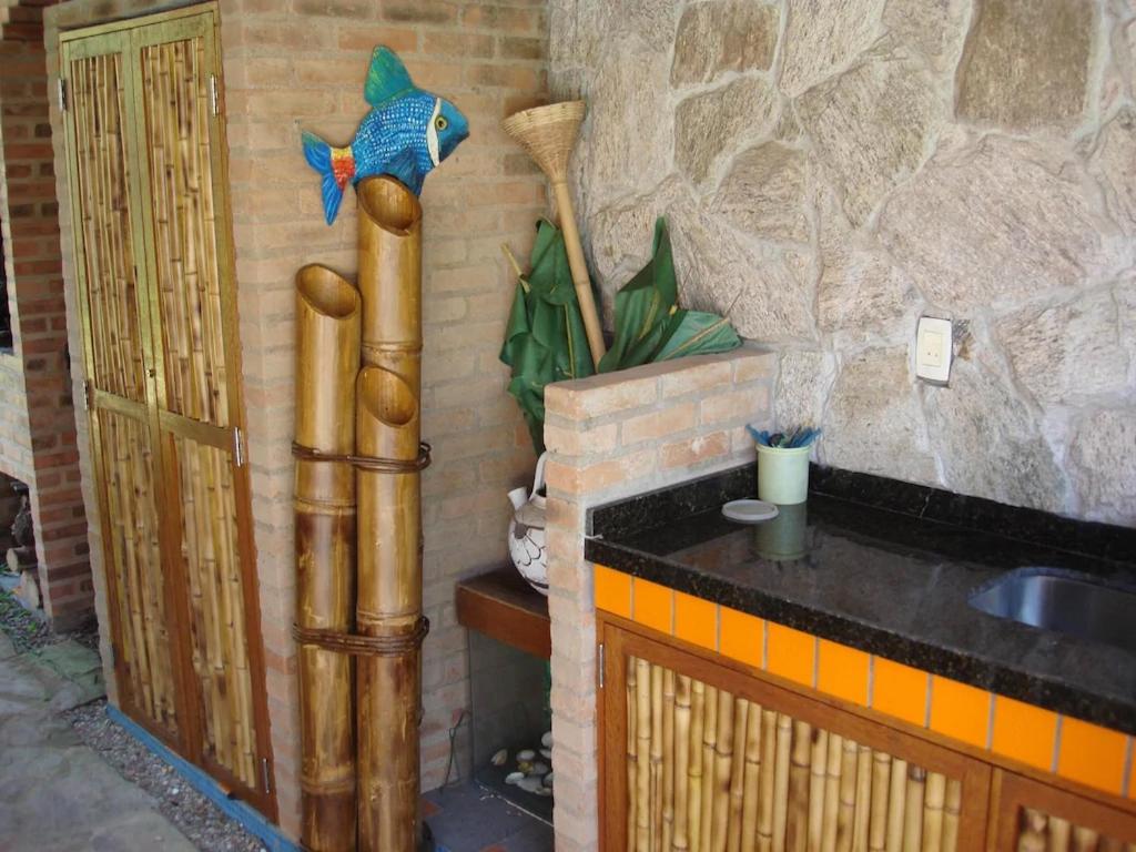  Casa plana com 4 quartos e piscina em Arraial do Cabo