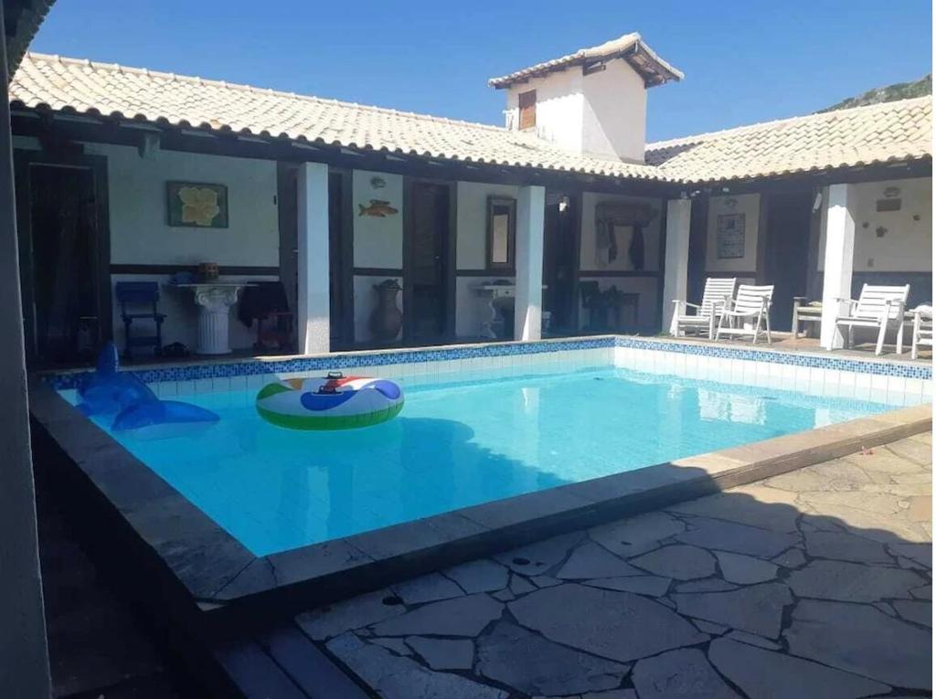  Casa plana com 4 quartos e piscina em Arraial do Cabo