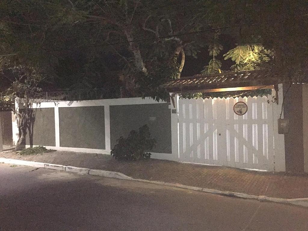  Casa plana com 4 quartos e piscina em Arraial do Cabo