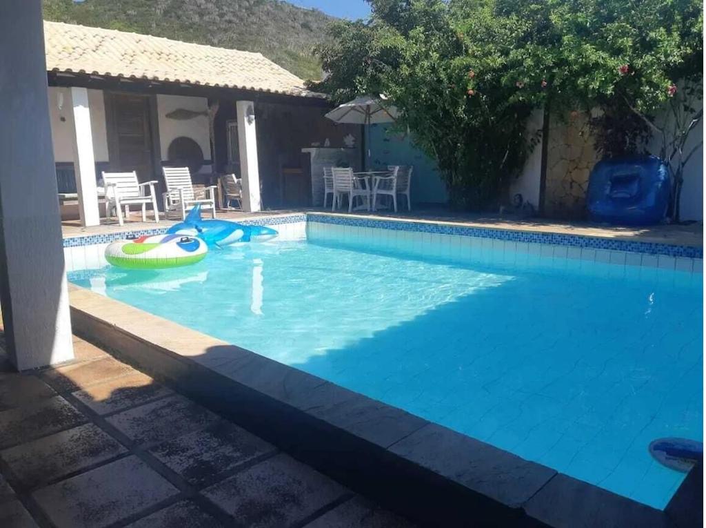  Casa plana com 4 quartos e piscina em Arraial do Cabo