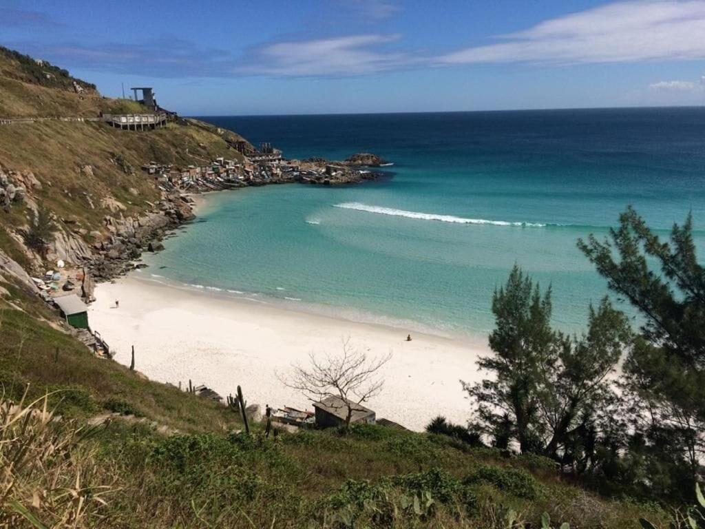  Casa plana com 4 quartos e piscina em Arraial do Cabo