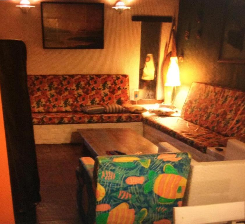  Casa plana com 4 quartos e piscina em Arraial do Cabo