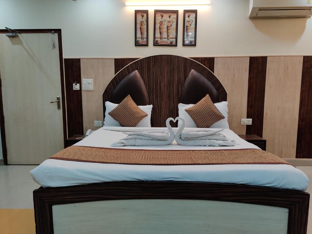 Postel nebo postele na pokoji v ubytování Hotel Holy Basil