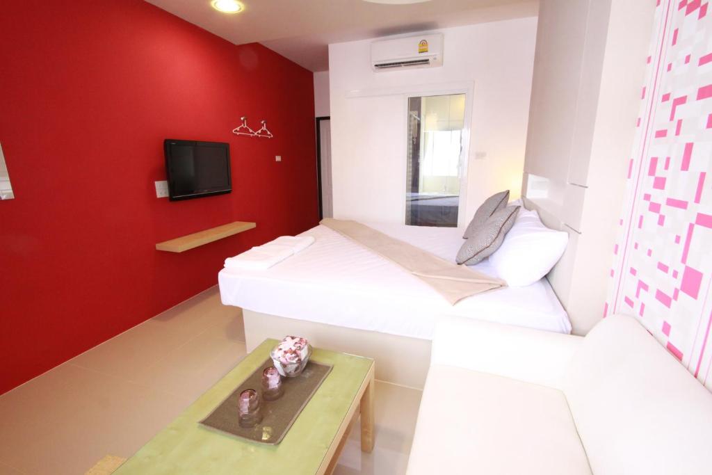 TV a/nebo společenská místnost v ubytování Bearing26 Hotel