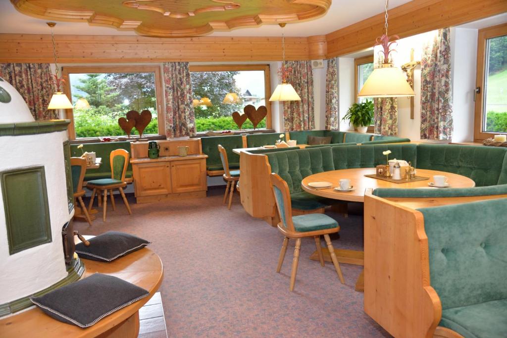 A seating area at Klausnerhof
