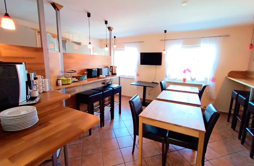 Kuchyň nebo kuchyňský kout v ubytování BodenSEE Gästehaus Tettnang ALBERGO