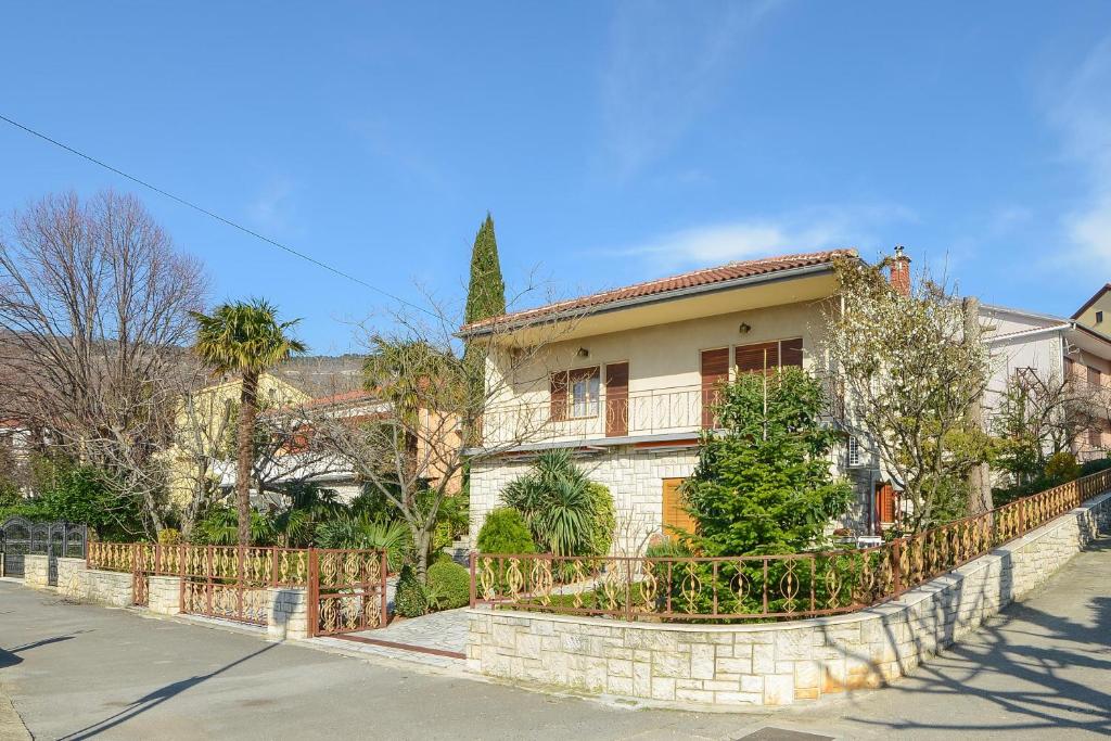 a house with a fence in front of it at Apartments Antić 4255 in Selce