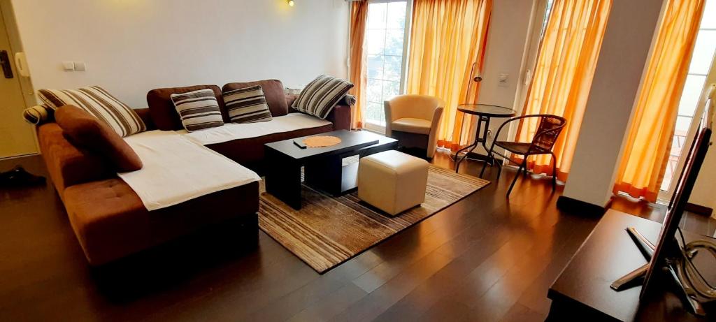 Aloha Luxury Apartments - Two-Bedroom Apartment With Balcony And Pool View