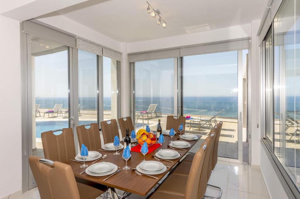 Bazén v ubytování Elite Sea View Villa nebo v jeho okolí