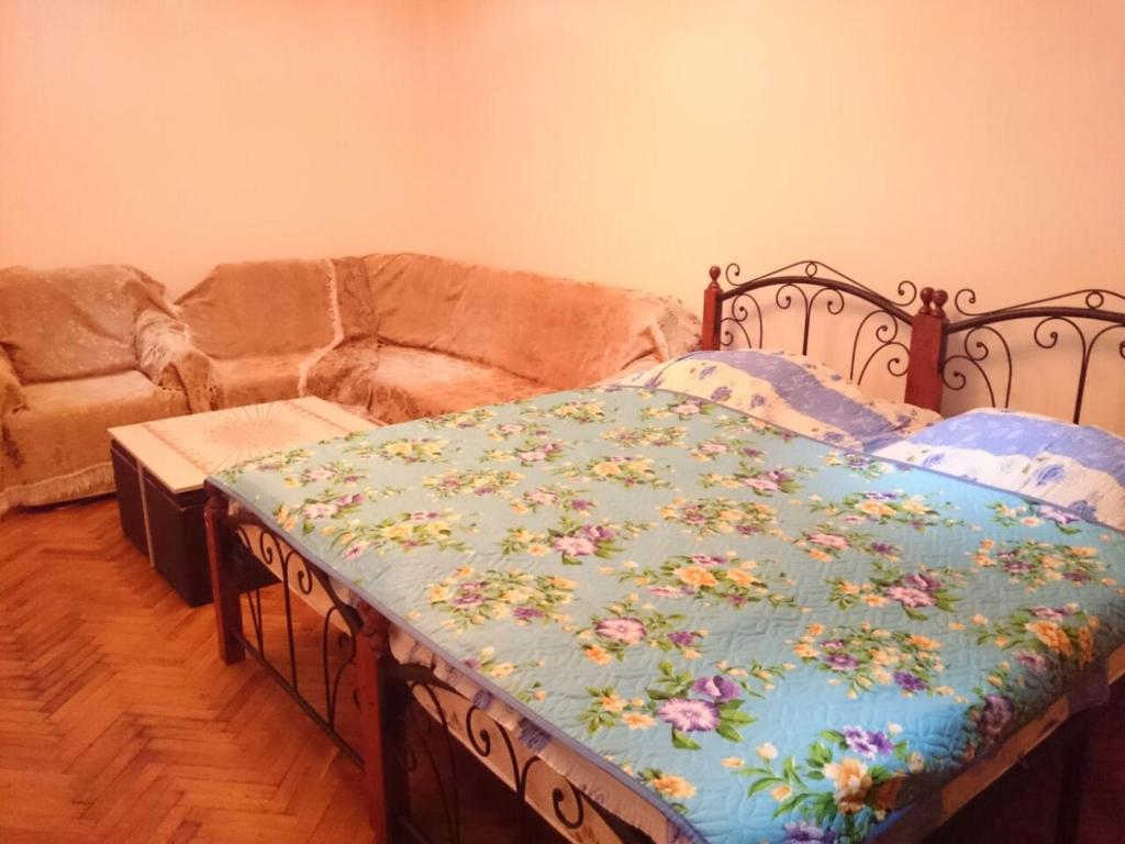 Гагра комната посуточно. Гагры абхазия жилье. Гагра амза мини отель авидзба 10. Гагра комната посуточно. Гагры квартиры.