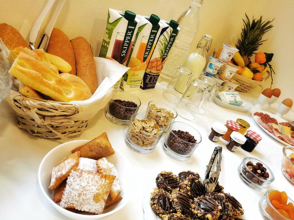 Jedlo v ubytovaní bed & breakfast alebo blízkom okolí