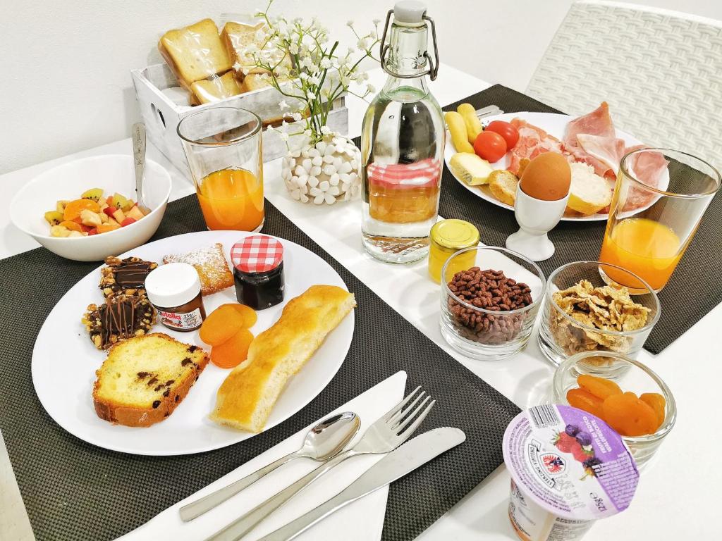Jedlo v ubytovaní bed & breakfast alebo blízkom okolí