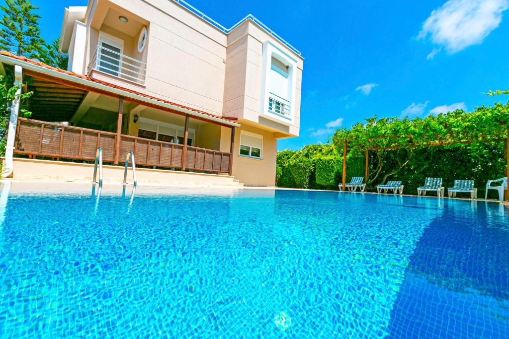 Bazén v ubytování Paradise Town Villa Royal nebo v jeho okolí