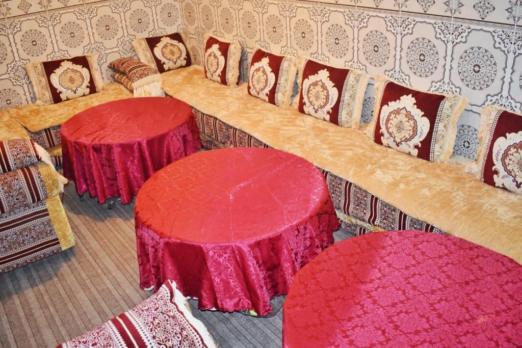 Posezení v ubytování Dar Akiode Toubkal