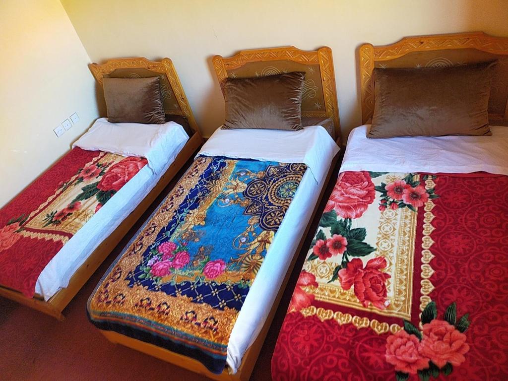 Postel nebo postele na pokoji v ubytování Dar Akiode Toubkal