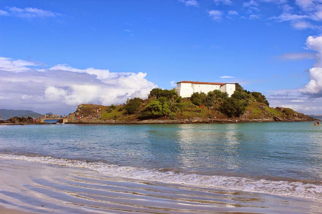  Duplex Maravilhoso com 5 quartos a 5 minutos das praias de Cabo Frio