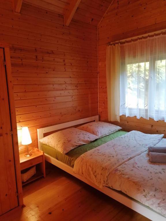 Posteľ alebo postele v izbe v ubytovaní Słoneczna Dolina - Domki Bieszczady