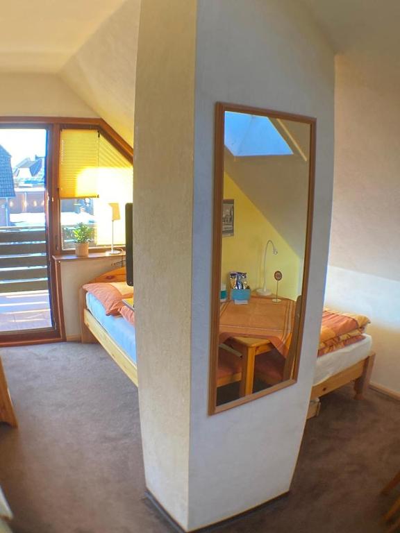 Postel nebo postele na pokoji v ubytování Gemütliches Zimmer zentral in der Lüneburger Heide