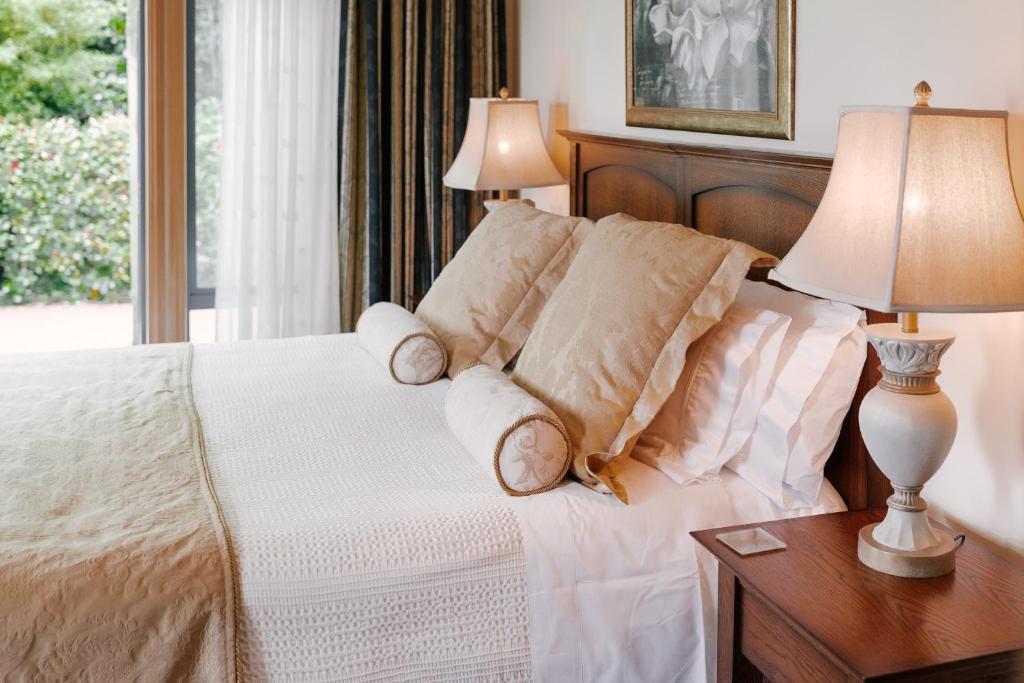 
King Suite with Spa Bath
