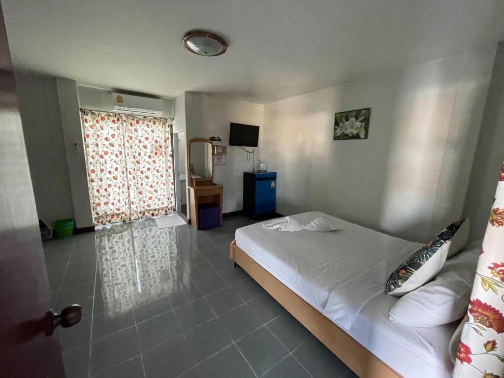 Postel nebo postele na pokoji v ubytování Jenny Hostel HuaHin
