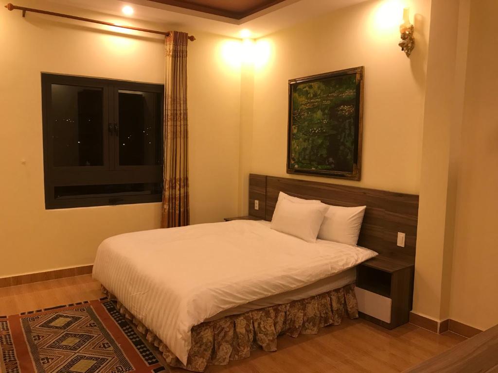 Postel nebo postele na pokoji v ubytování Ngoc Tran Hotel