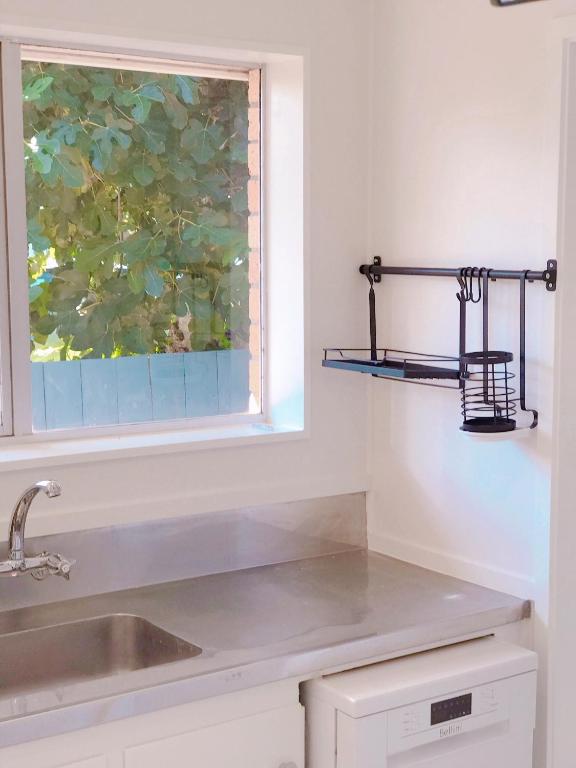 Bright Eden Park two bed townhouse private parking - Resim 8