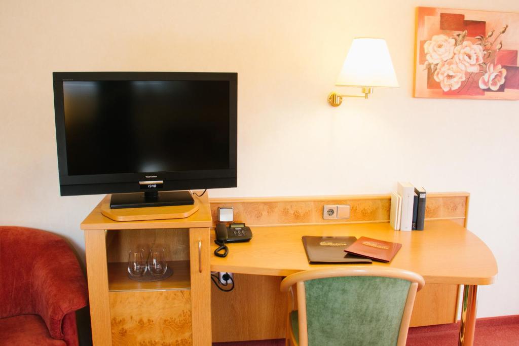 TV a/nebo společenská místnost v ubytování Hotel-Restaurant Sennhütte im Herzen des Südschwarzwalds