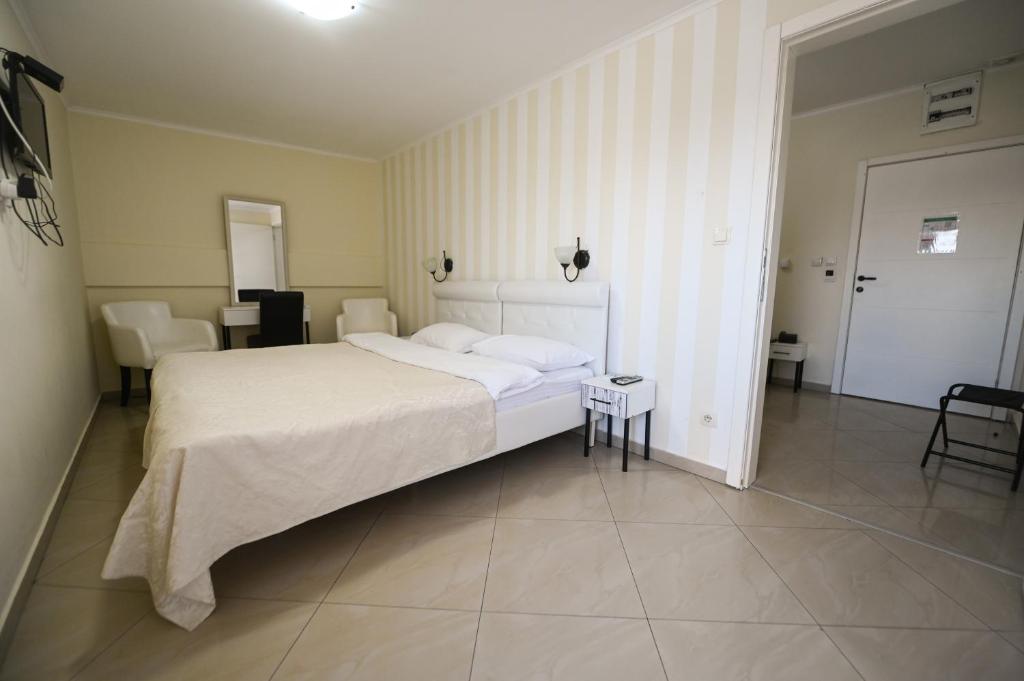 Letto o letti in una camera di Garni Hotel Dash