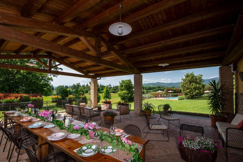 A garden outside Villa la Cornice - Homelike Villas