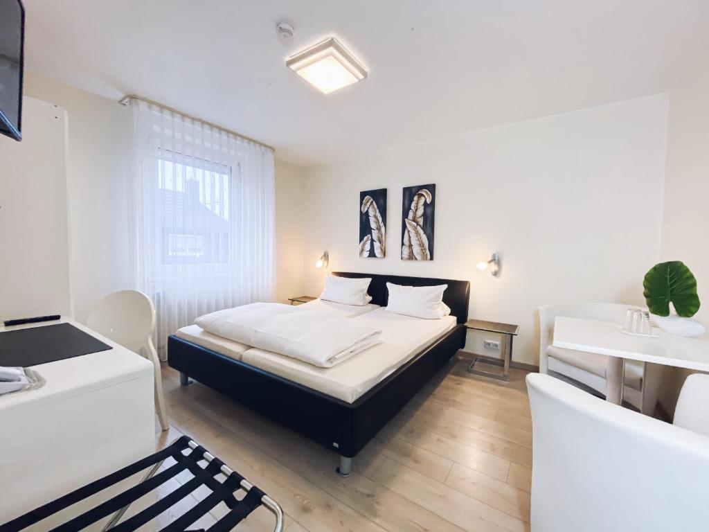 Postel nebo postele na pokoji v ubytování Hotel Restaurant Alt Pirmasens