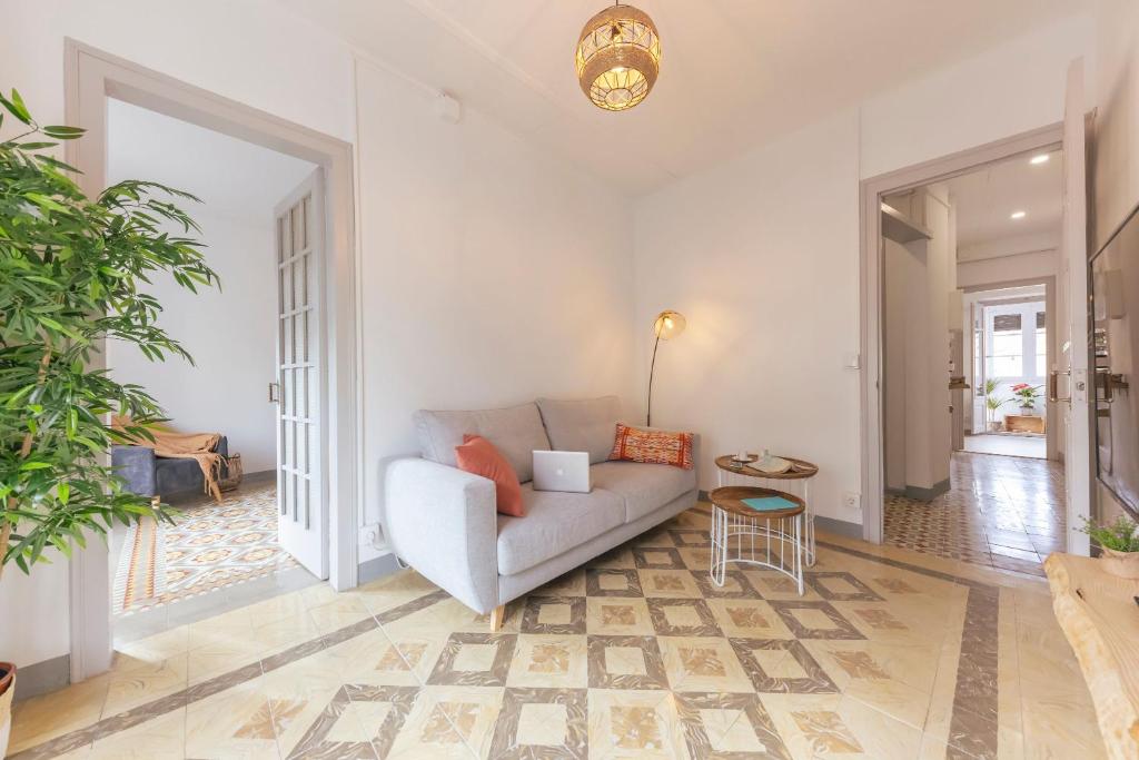 Bravissimo Rambla River View - Three-Bedroom Apartment