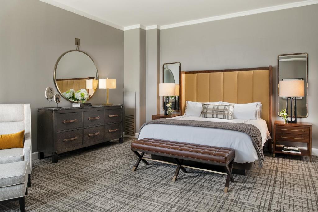 Chateau Elan Winery - Deluxe King Suite