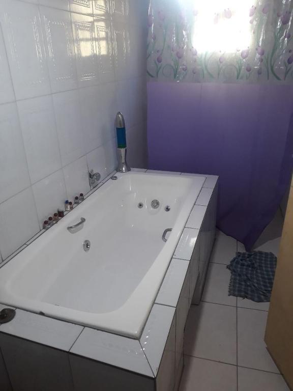  Casa simples de interior em sítio com internet