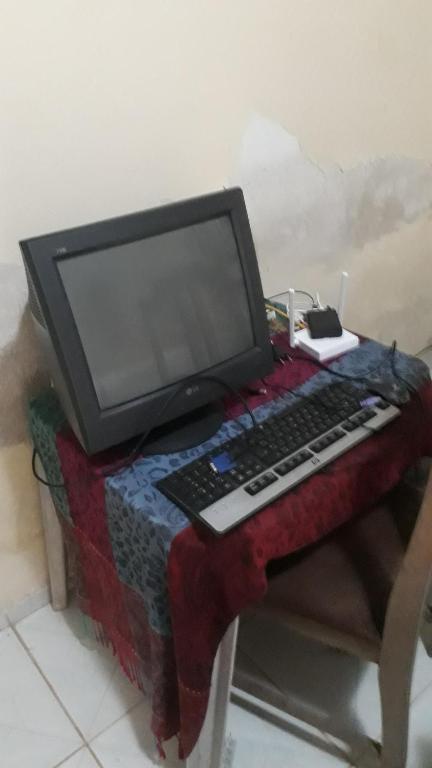  Casa simples de interior em sítio com internet