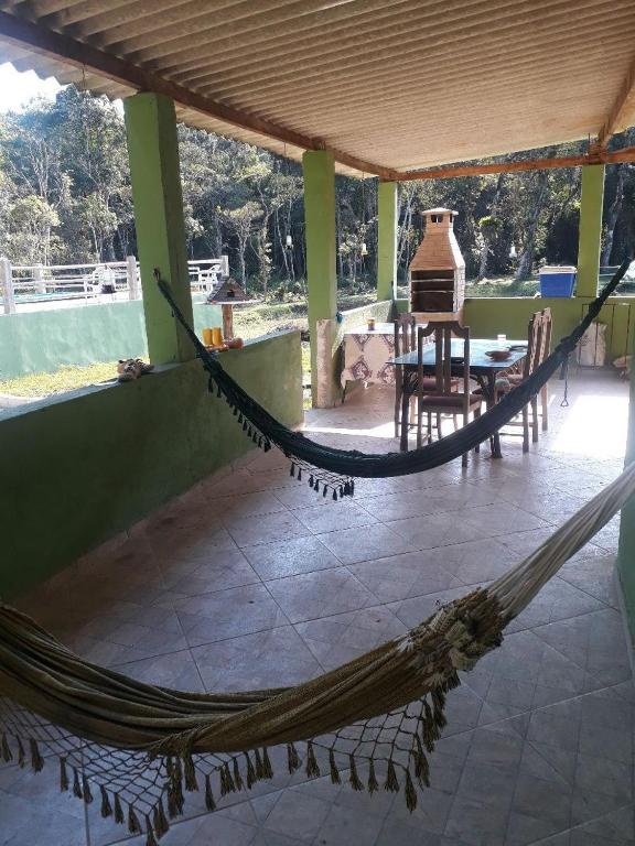  Casa simples de interior em sítio com internet
