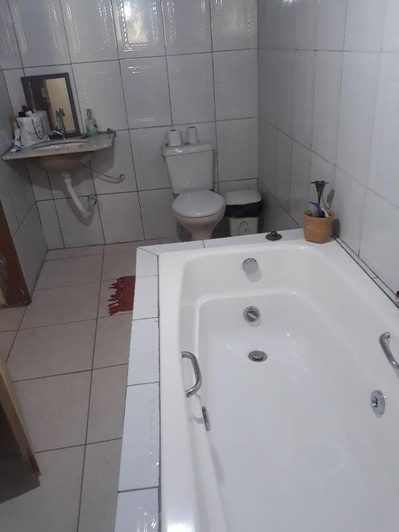  Casa simples de interior em sítio com internet