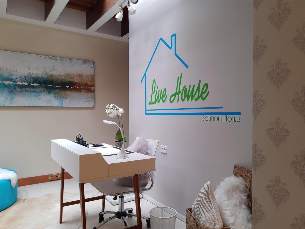  Live House Boutique Hotels