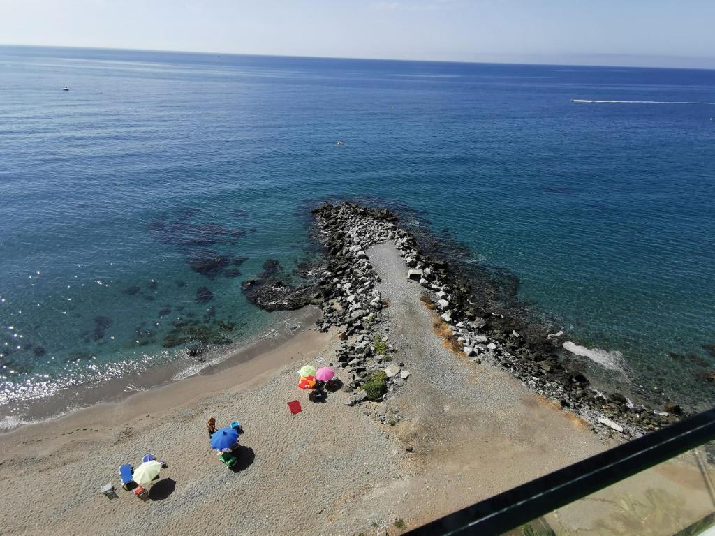 La Perla: apartamento los pies en el agua, Benalmádena ...