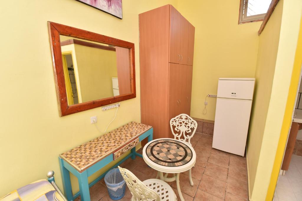 Kuchyň nebo kuchyňský kout v ubytování Corinne Hostel