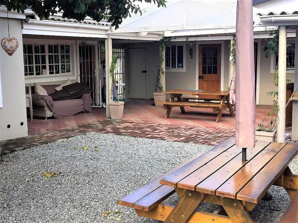Keedols Inn & Backpackers - Image 12